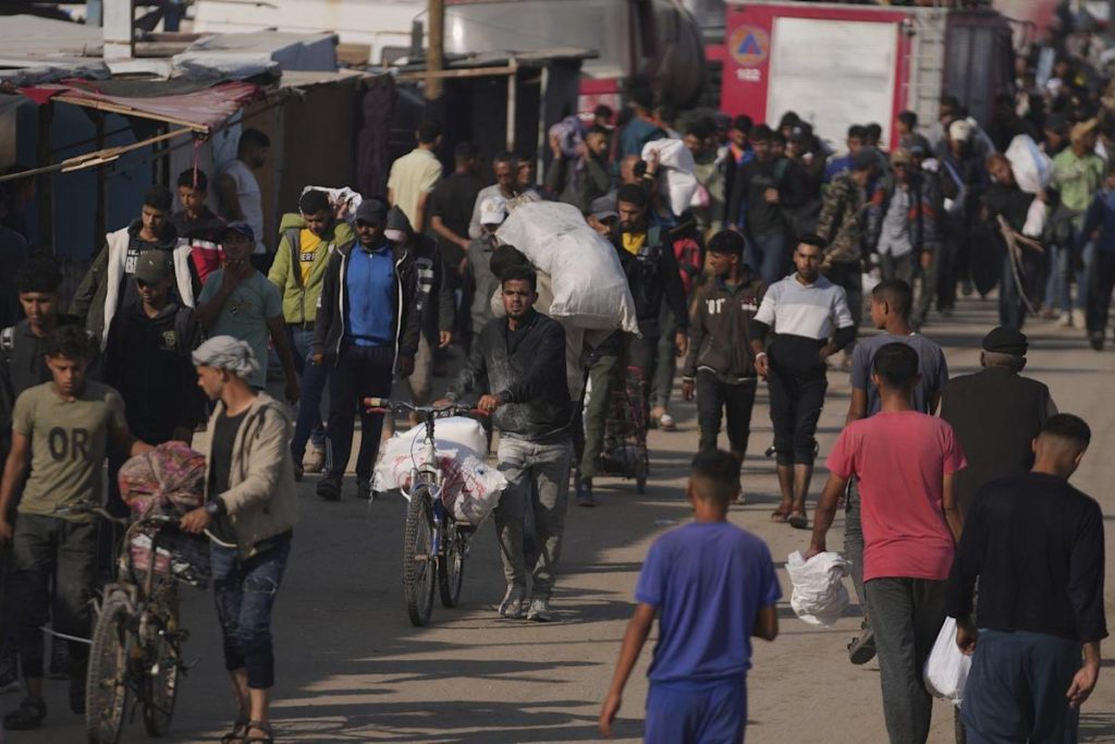 At least 25 Palestinians are killed while heading to a Gaza aid hub, officials and witnesses say