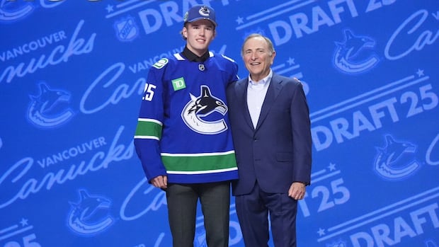 Vancouver Canucks select Braeden Cootes with 15th pick in NHL draft