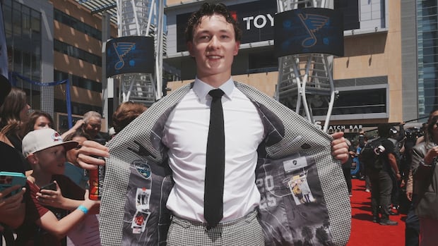 Islanders select blueliner Matthew Schaefer with No. 1 pick in 2025 NHL draft