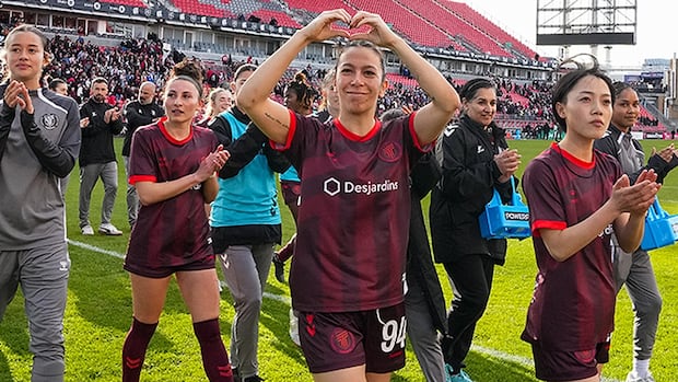 Lauren Rowe lifts AFC Toronto to 5th straight win, scoring late against Tides